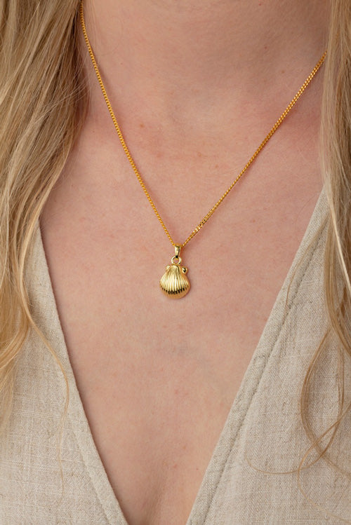 Shell Memorial Pendant 9ct Gold